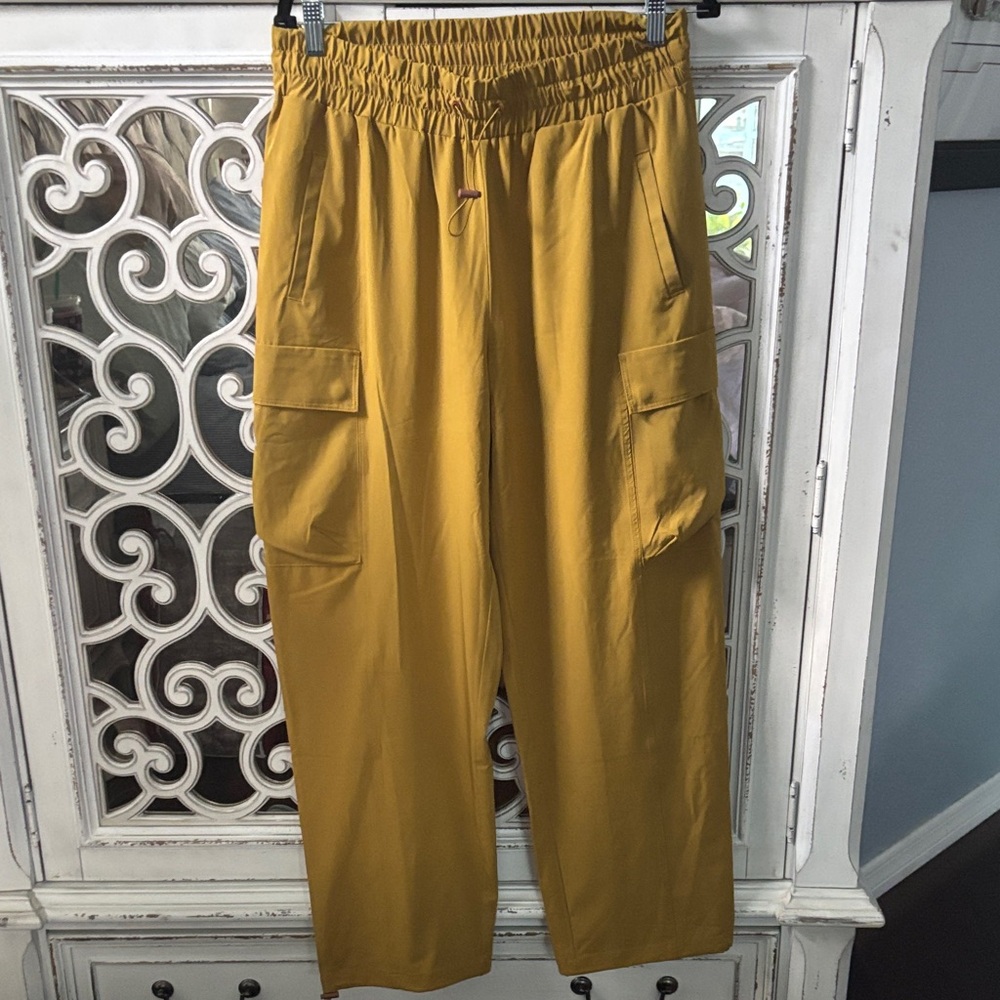 Fabletics women’s  Yellow Cargo Pants